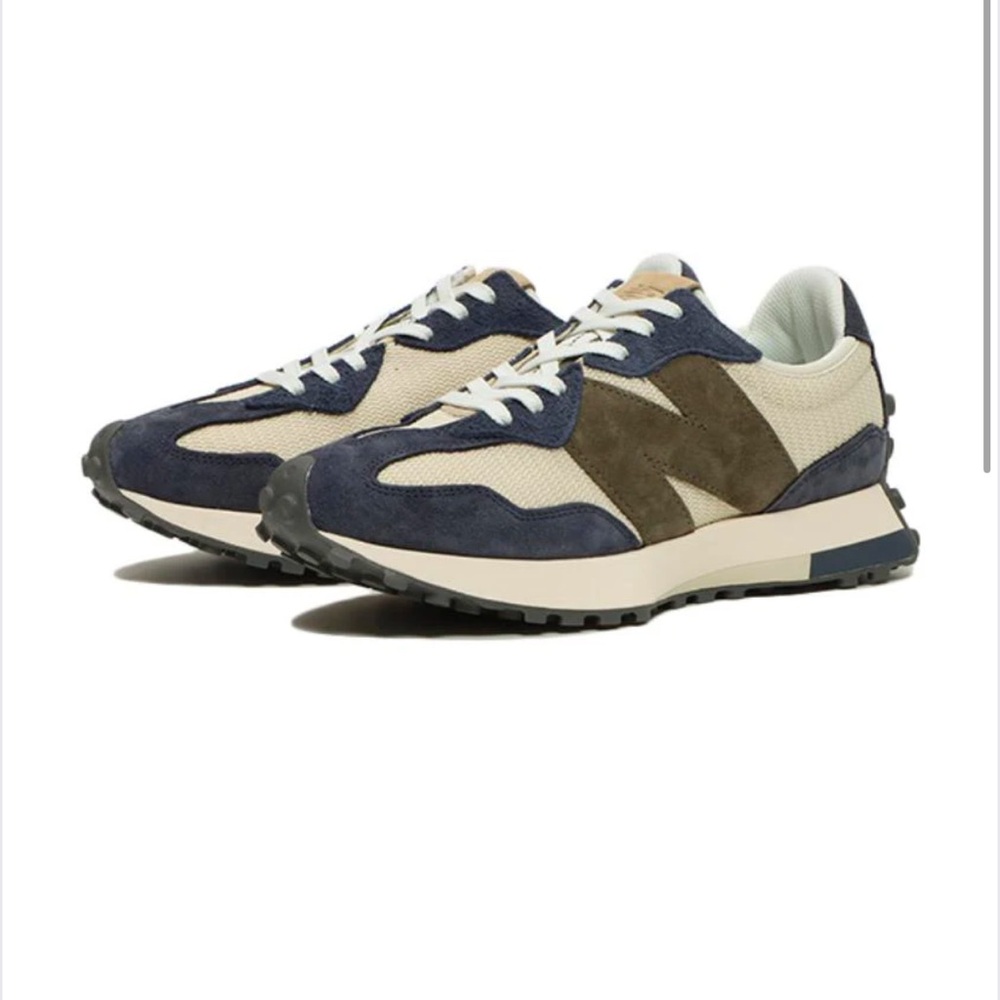 New Balance sneaker 327 in Navy, Olive, and Cream
